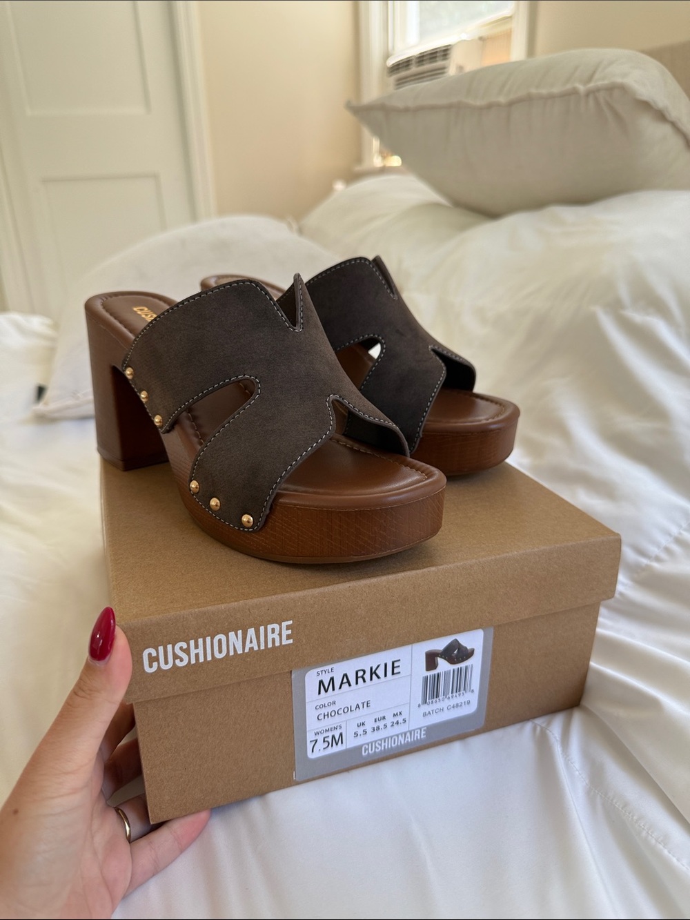 BRAND NEW CUSHIONAIRE Markie Chocolate Platform Mules size 7.5M